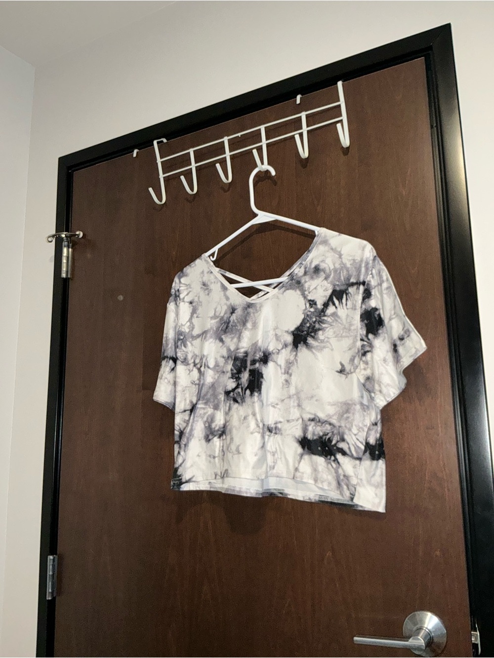 ROMWE Black & White Tie-Dye Crisscross Crop Top